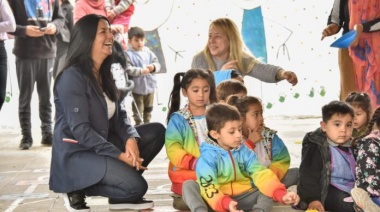 Noelia Correa visitó el Jardín de Infantes N° 918