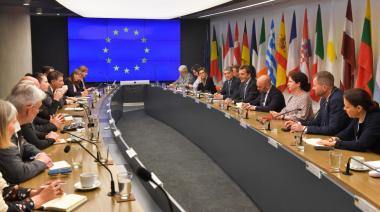 Con el objetivo de reforzar los vínculos económicos y financieros con la Unión Europea, Sergio Massa mantuvo un encuentro de trabajo de los embajadores acreditados en el país