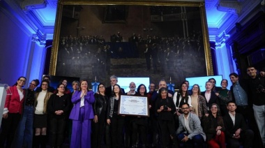 Cecilia Moreau distinguió al Equipo Argentino de Antropología Forense con la mención de honor “Juan Bautista Alberdi” por su aporte a los derechos humanos