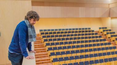 Juan Andreotti presentó las butacas que tendrá el Nuevo Teatro junto al Palacio Otamendi