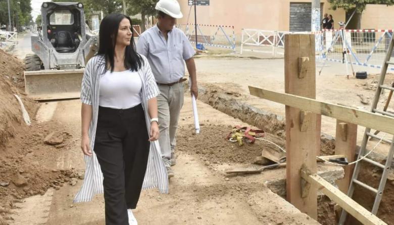Noelia Correa supervisó el avance de obra de la Red Primaria de Agua, en la ciudad de Grand Bourg