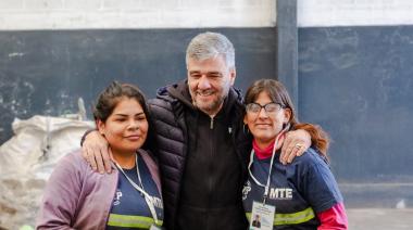 Hurlingham: Zabaleta entregó credenciales oficiales a recicladores en reconocimiento y apoyo institucional