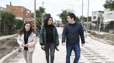 Nardini recorrió obras de pavimentación en Barrio Santa Mónica