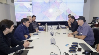 Kicillof encabezó una reunión de emergencia en el centro operativo que coordina la asistencia frente al temporal