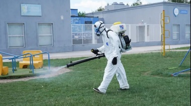 El Municipio realiza un operativo de fumigación en las plazas de Pilar