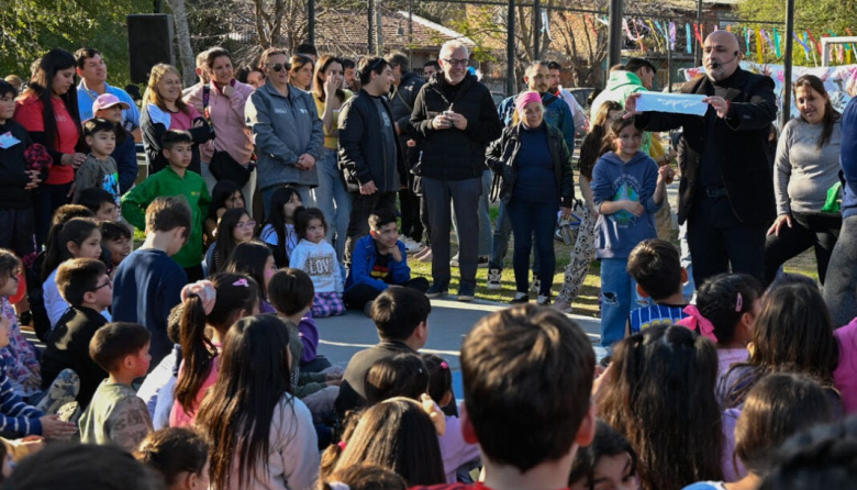 Julio Zamora compartió un encuentro con la comunidad de Benavídez en el marco del Mes de las Infancias