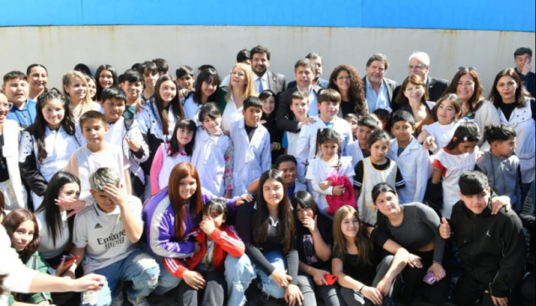Kicillof inauguró la Escuela Secundaria N°58 en San Martín: "Siempre vamos a defender la educación pública, gratuita y de calidad"