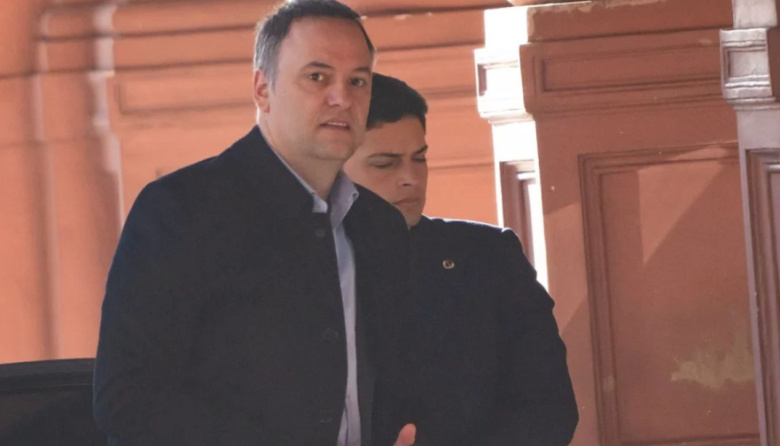 Denuncian a Manuel Adorni por irregularidades en la concesión de Tecnópolis