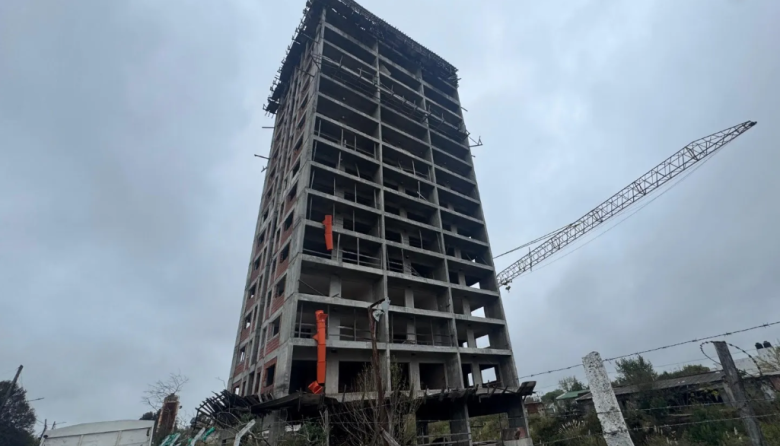 Escobar solicitó a la Justicia la demolición del abandonado Floreal del Sol