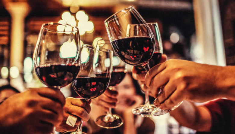 Vicente López lanza una propuesta nocturna que promete atraer a amantes del vino