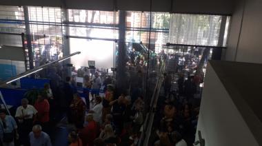 Protestas y largas colas en el PAMI de San Fernando