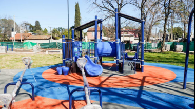 Soledad Peralta, recorrió las obras de la nueva plaza de Lagomarsino