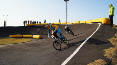 Vicente López lanza clases de skate, BMX y patín carrera junto al río durante el verano