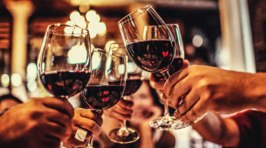 Vicente López lanza una propuesta nocturna que promete atraer a amantes del vino