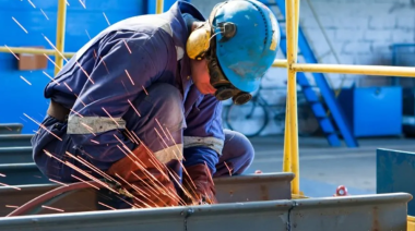 La actividad económica cayó 2,6% en febrero, mayor retroceso mensual desde diciembre de 2023