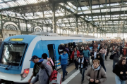 Tercer día de caos ferroviario en el AMBA: trenes demorados, cancelaciones y andenes colapsados