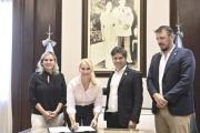 Kicillof y Cuattromo firmaron convenios de asistencia financiera con municipios bonaerenses