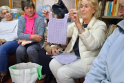 Vicente López: 28 tejedoras solidarias confeccionan abrigo para familias vulnerables