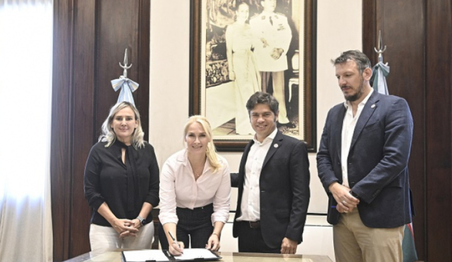 Kicillof y Cuattromo firmaron convenios de asistencia financiera con municipios bonaerenses