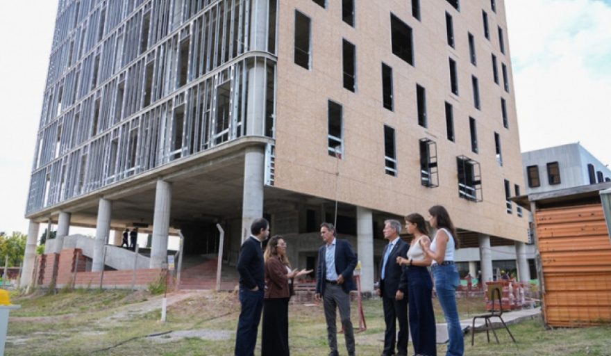 Katopodis recorrió las obras de la Torre de Innovación de la UNSAM
