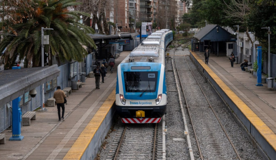 Un vagón del Mitre se convierte en el Tren de la Alegría durante el receso