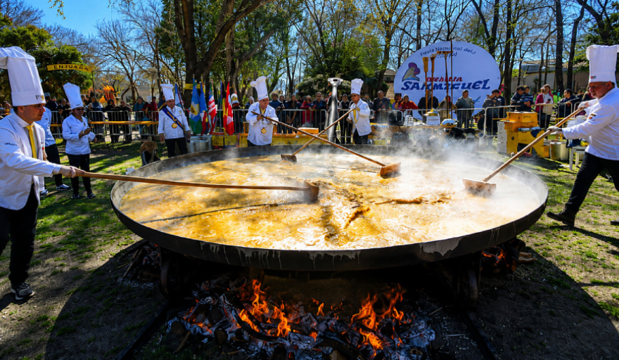 Boulogne festeja su aniversario con un omelette gigante y entrada gratuita